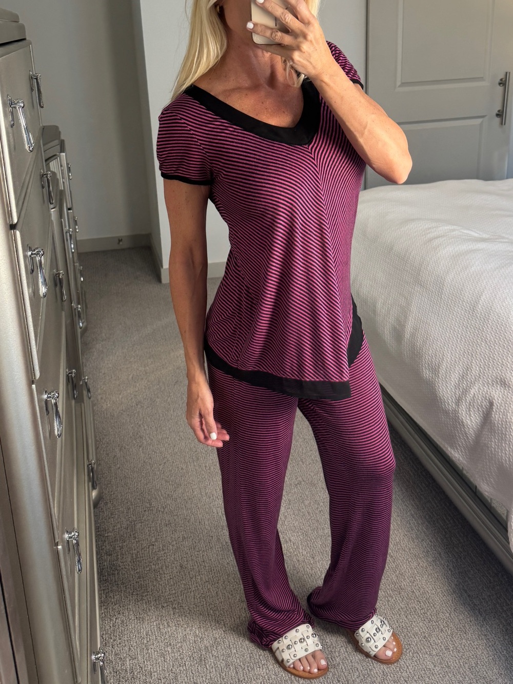 DKNY Women's Two-Piece V-Neck Pajama Set Plum Black Trim Small Short sleeve pant